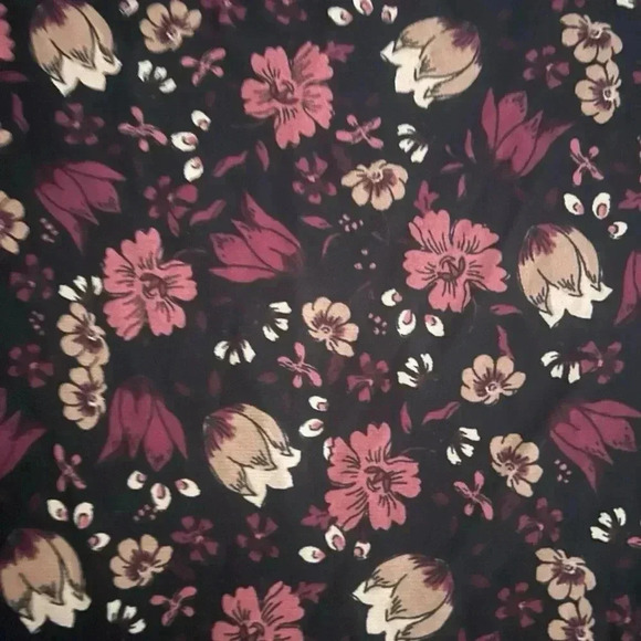 Women’s Anne Klein Mock Neck Short Sleeve Floral Blouse Size Small - Picture 5 of 5